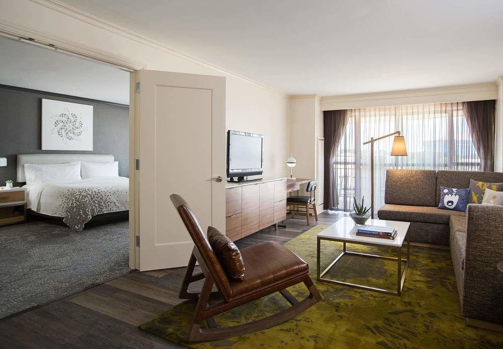 Renaissance Raleigh North Hills Hotel Ngoại thất bức ảnh
